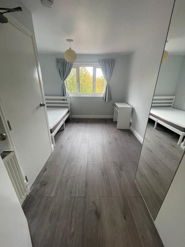 Room Hospital Way in Greater London