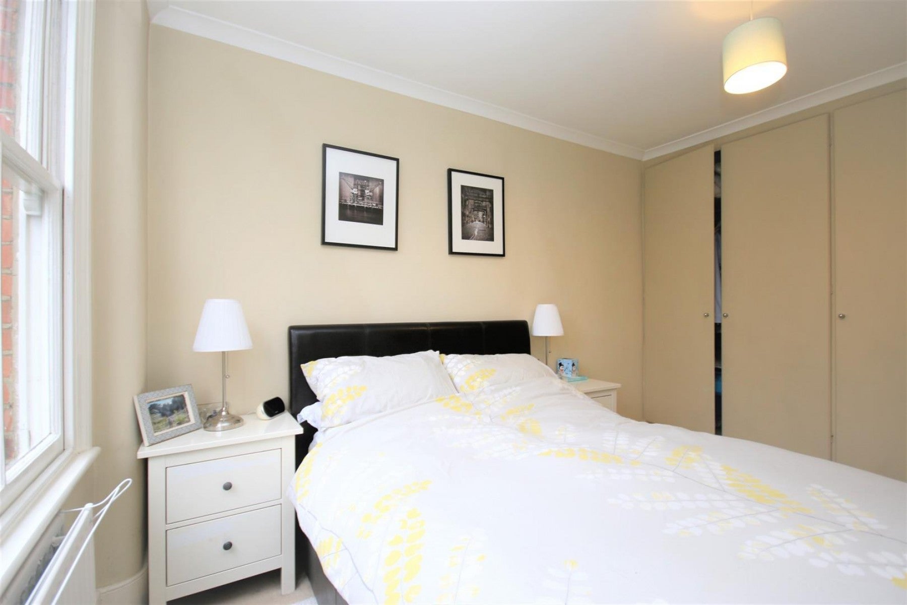 Flat Sotheby Road in Greater London