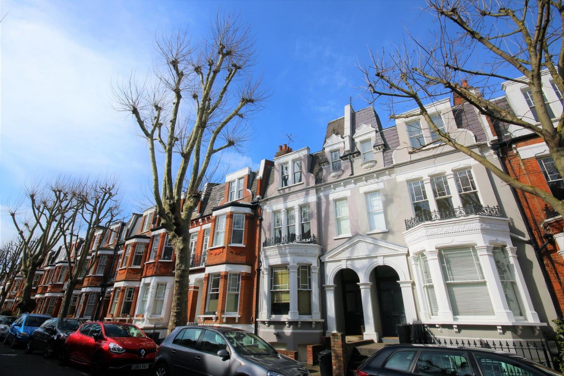 Flat Sotheby Road in Greater London