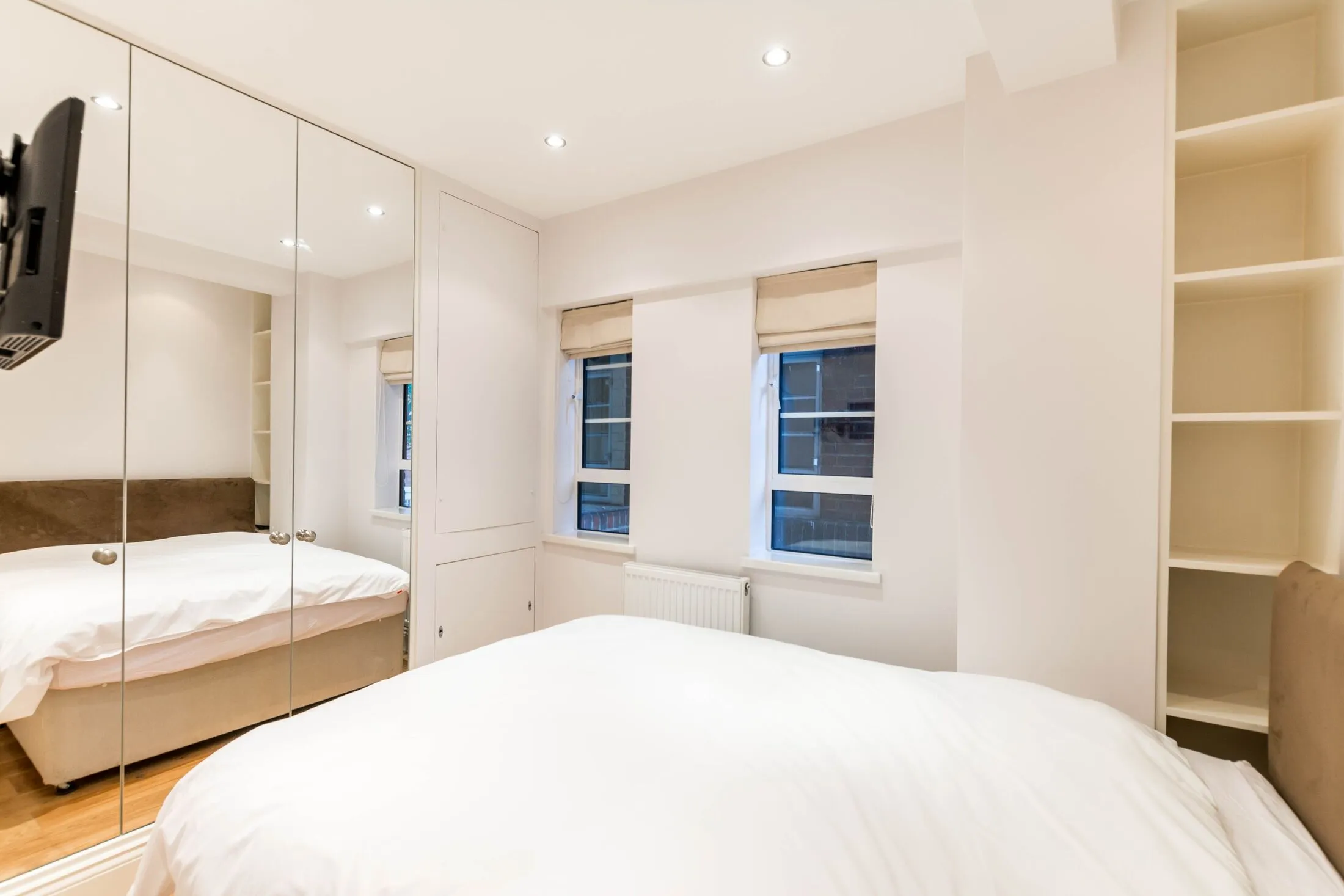 Flat Sloane Avenue in Greater London