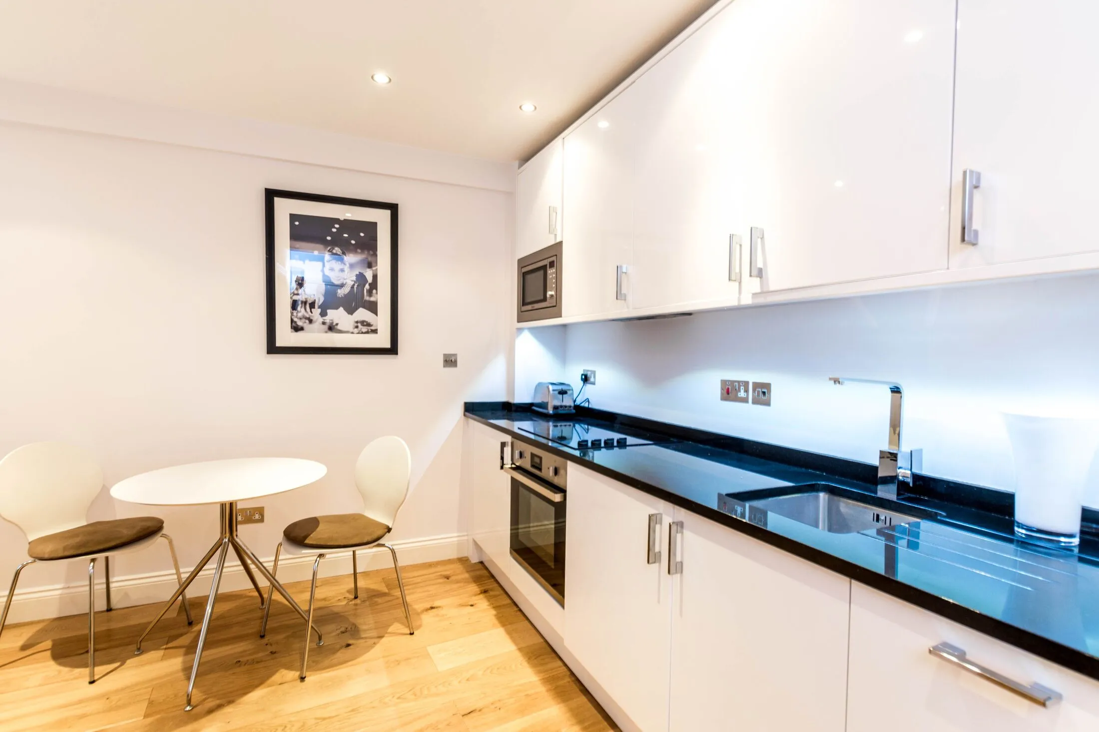 Flat Sloane Avenue in Greater London