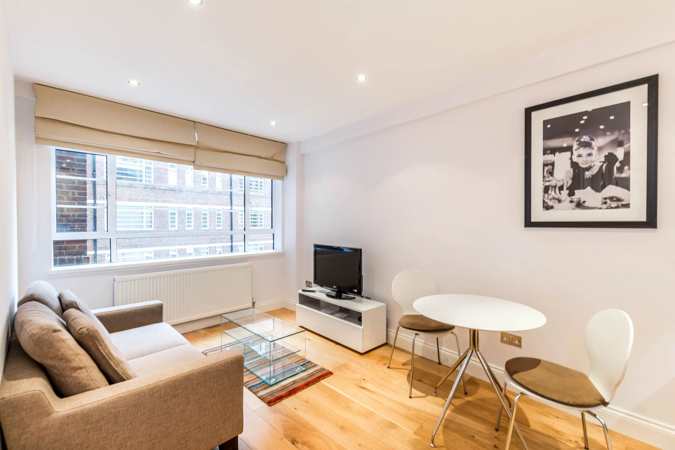 Flat Sloane Avenue in Greater London