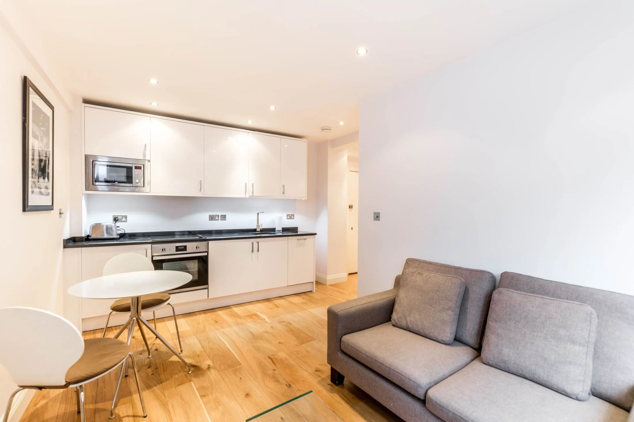 Flat Sloane Avenue in Greater London