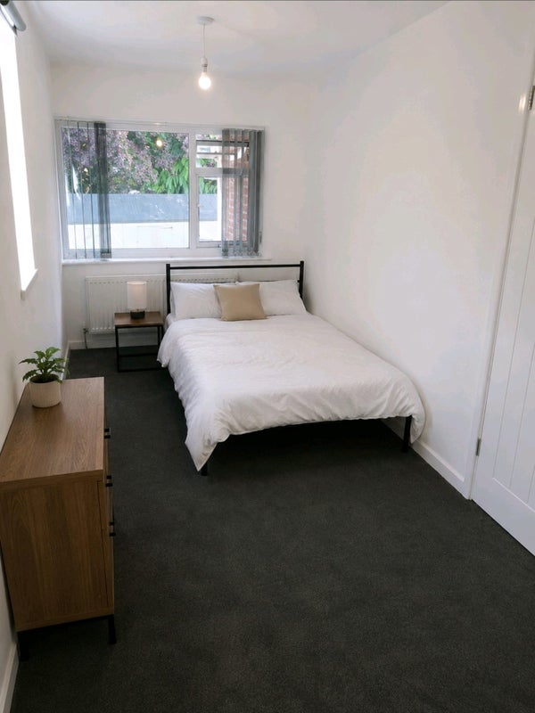 Room Longmore Road in Metropolitan Borough of Solihull