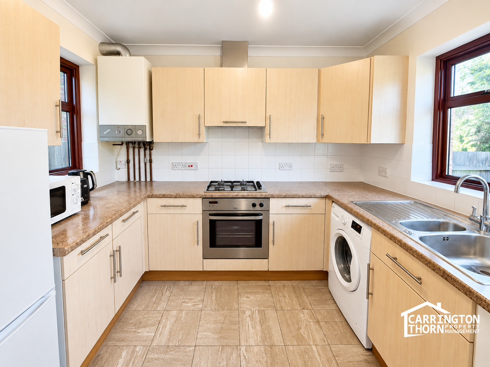 Room Inverine Road in Greater London