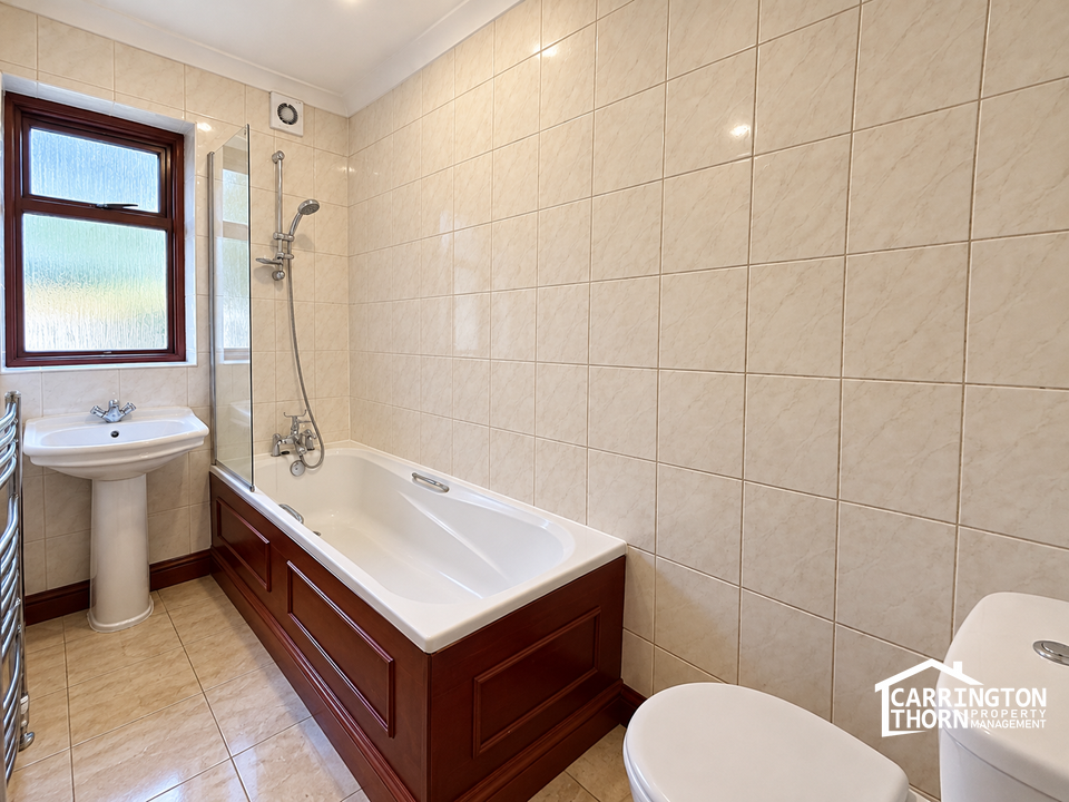 Room Inverine Road in Greater London