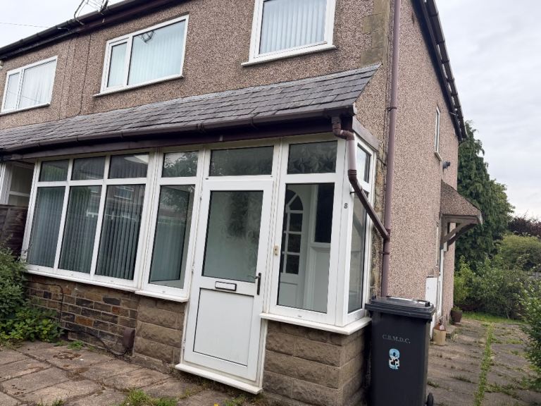 House Thorn Avenue in Bradford