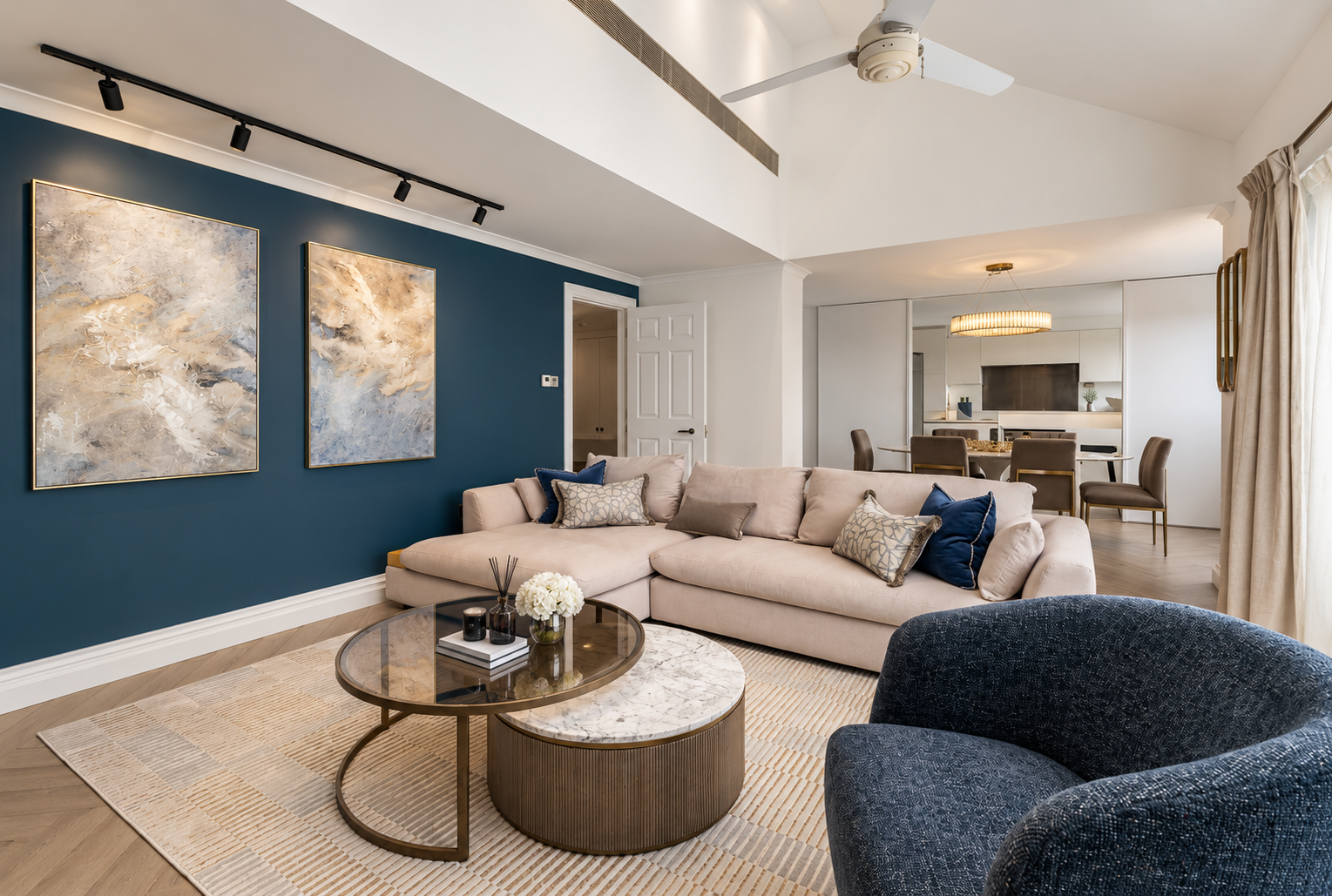 Flat Kensington High Street in Greater London