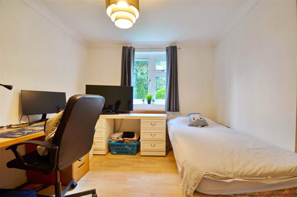 Flat Southfield Road in Bristol