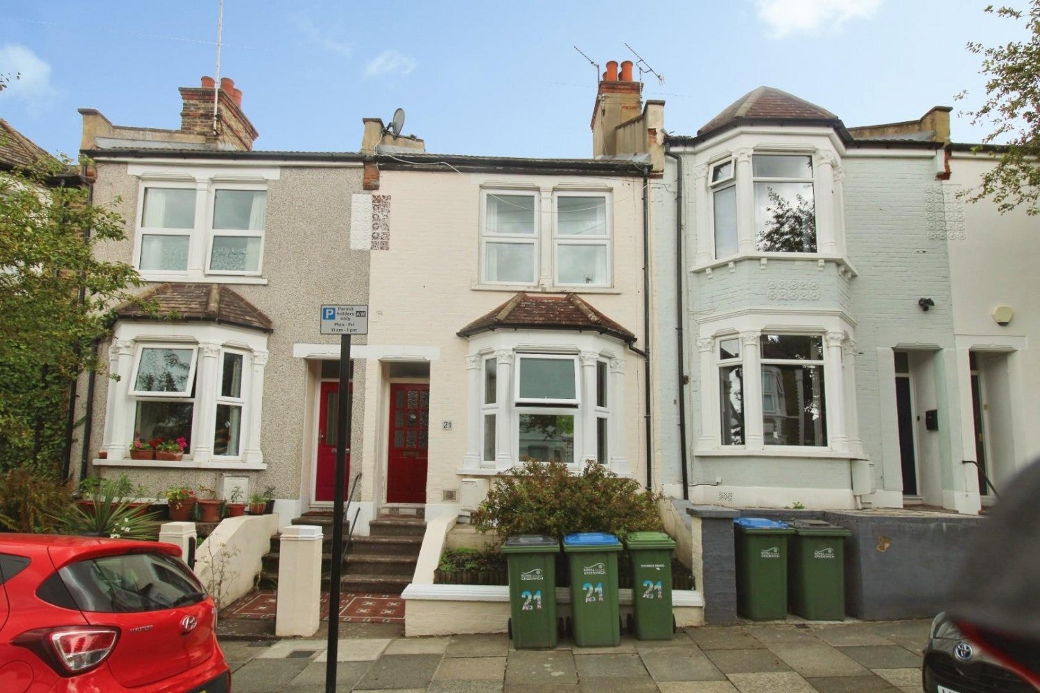 House Shieldhall Street in Greater London