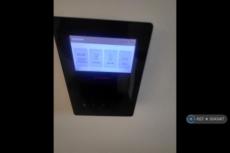Room Healum Avenue in Greater London
