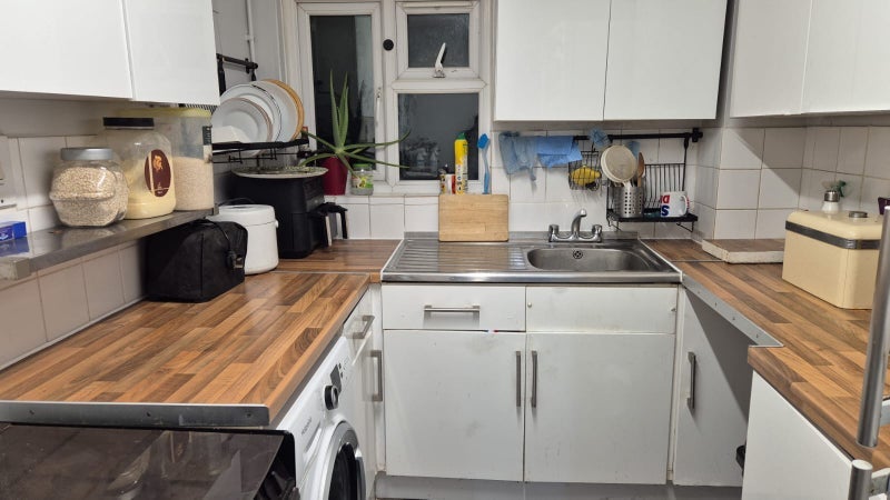 Room Colenso Road in Greater London