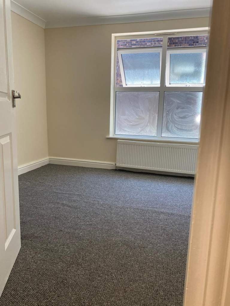 Flat Woburn Road in Wootton