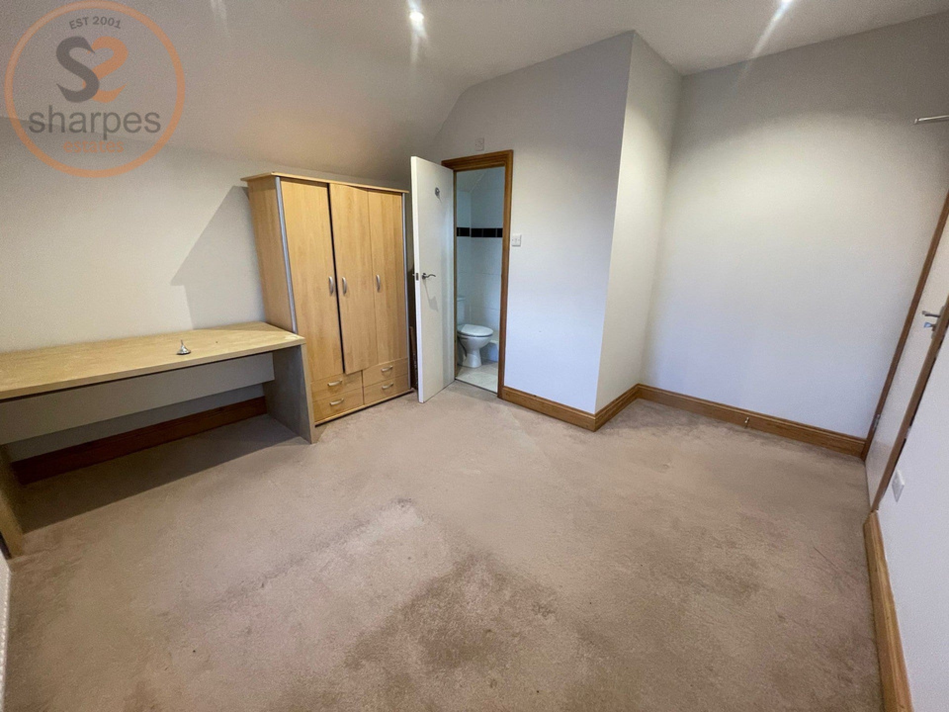 Room Robinson Road in Greater London