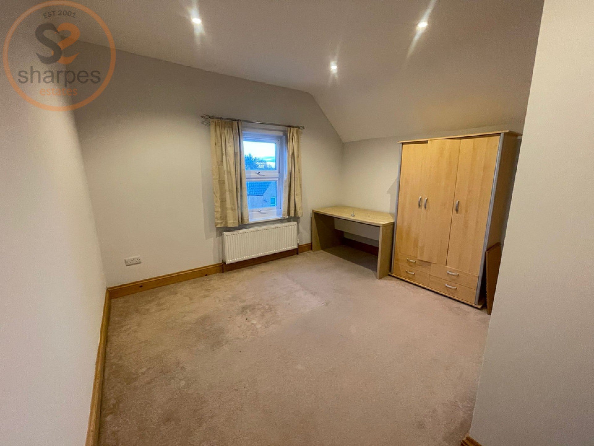 Room Robinson Road in Greater London