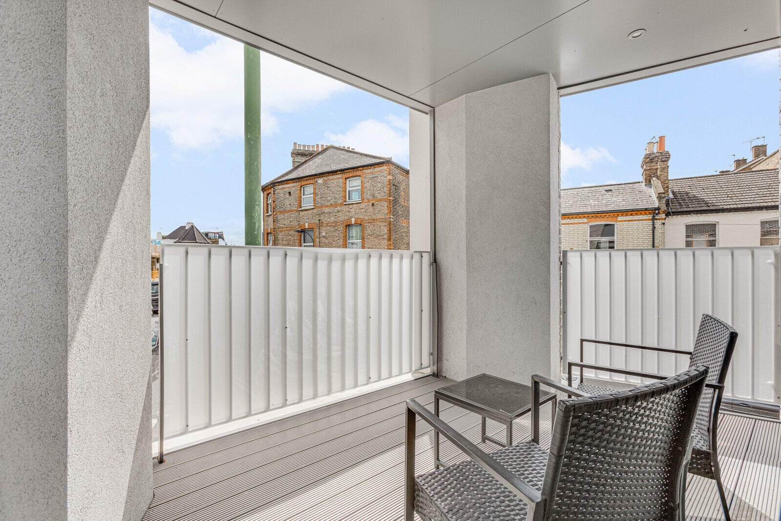 Flat Hannell Road in Greater London