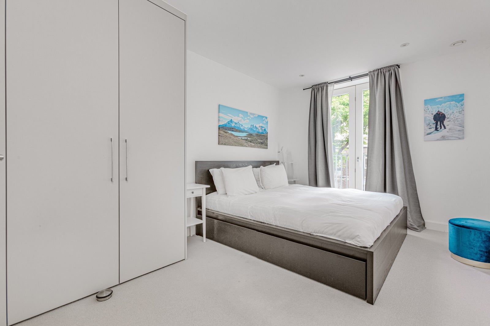 Flat Hannell Road in Greater London