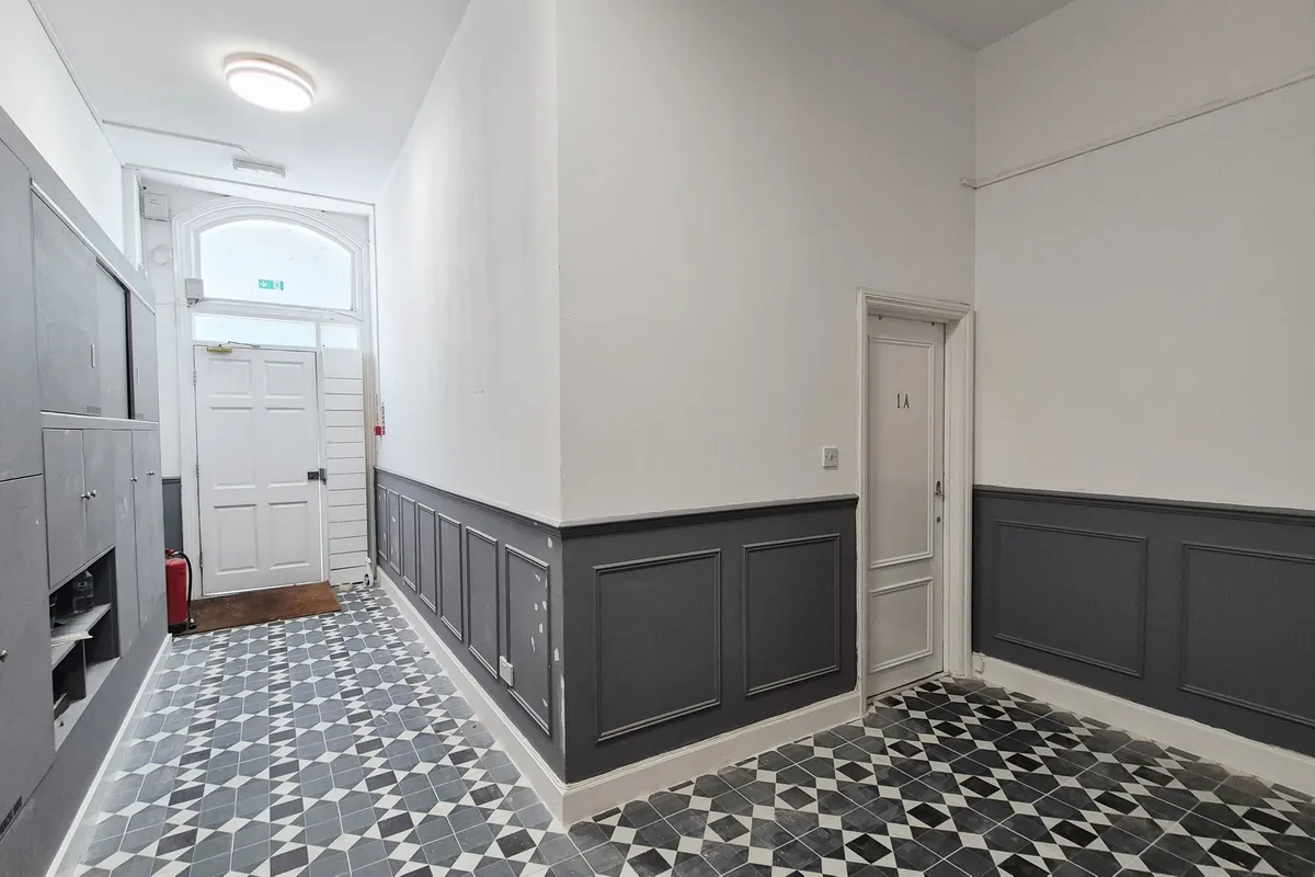 Flat Cambridge Road in Greater London