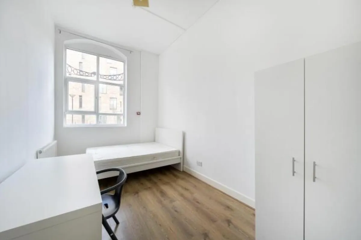 Flat Cambridge Road in Greater London