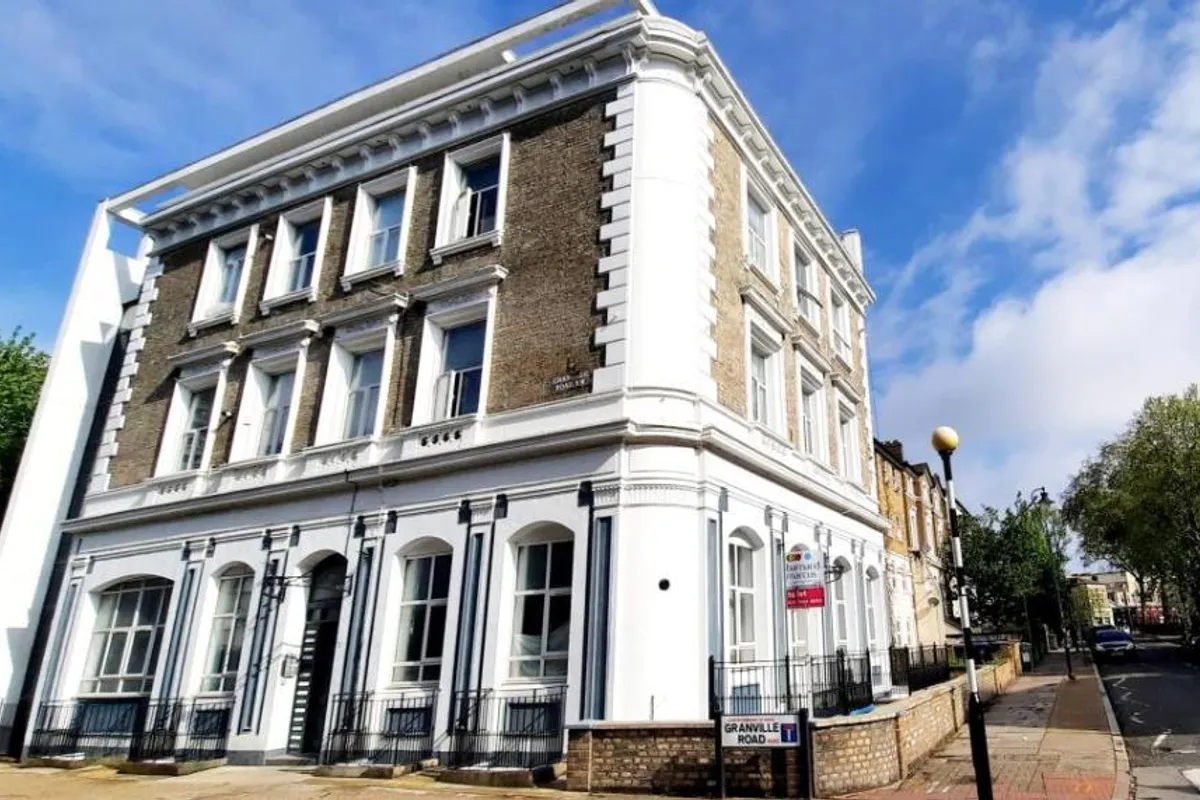 Flat Cambridge Road in Greater London