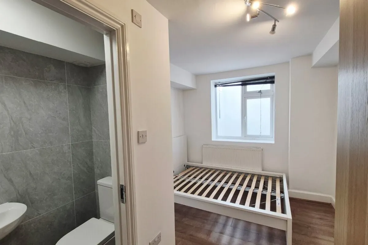 Flat Cambridge Road in Greater London