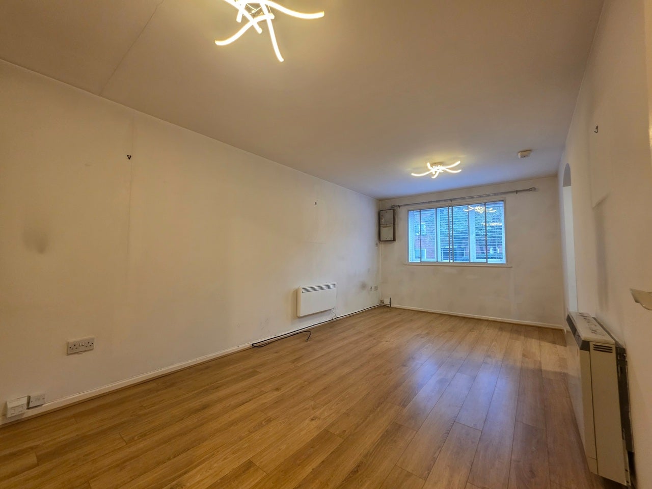 Flat Pickwick Close in Greater London