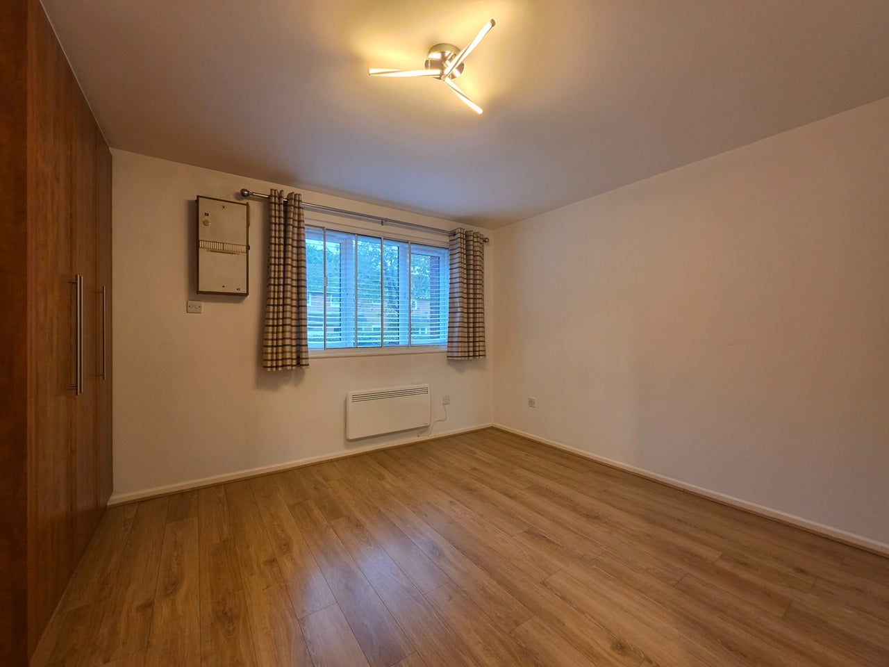 Flat Pickwick Close in Greater London
