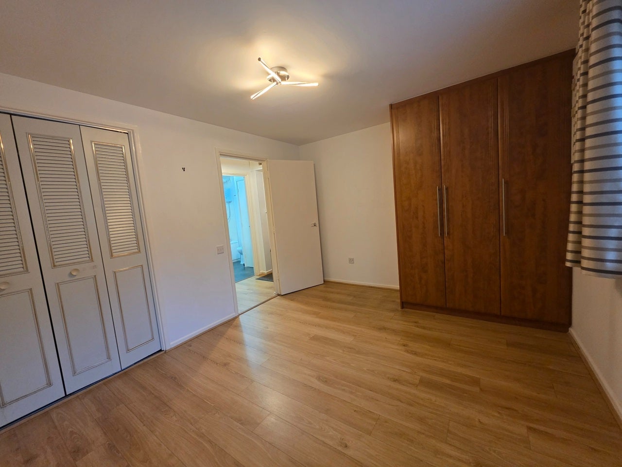 Flat Pickwick Close in Greater London