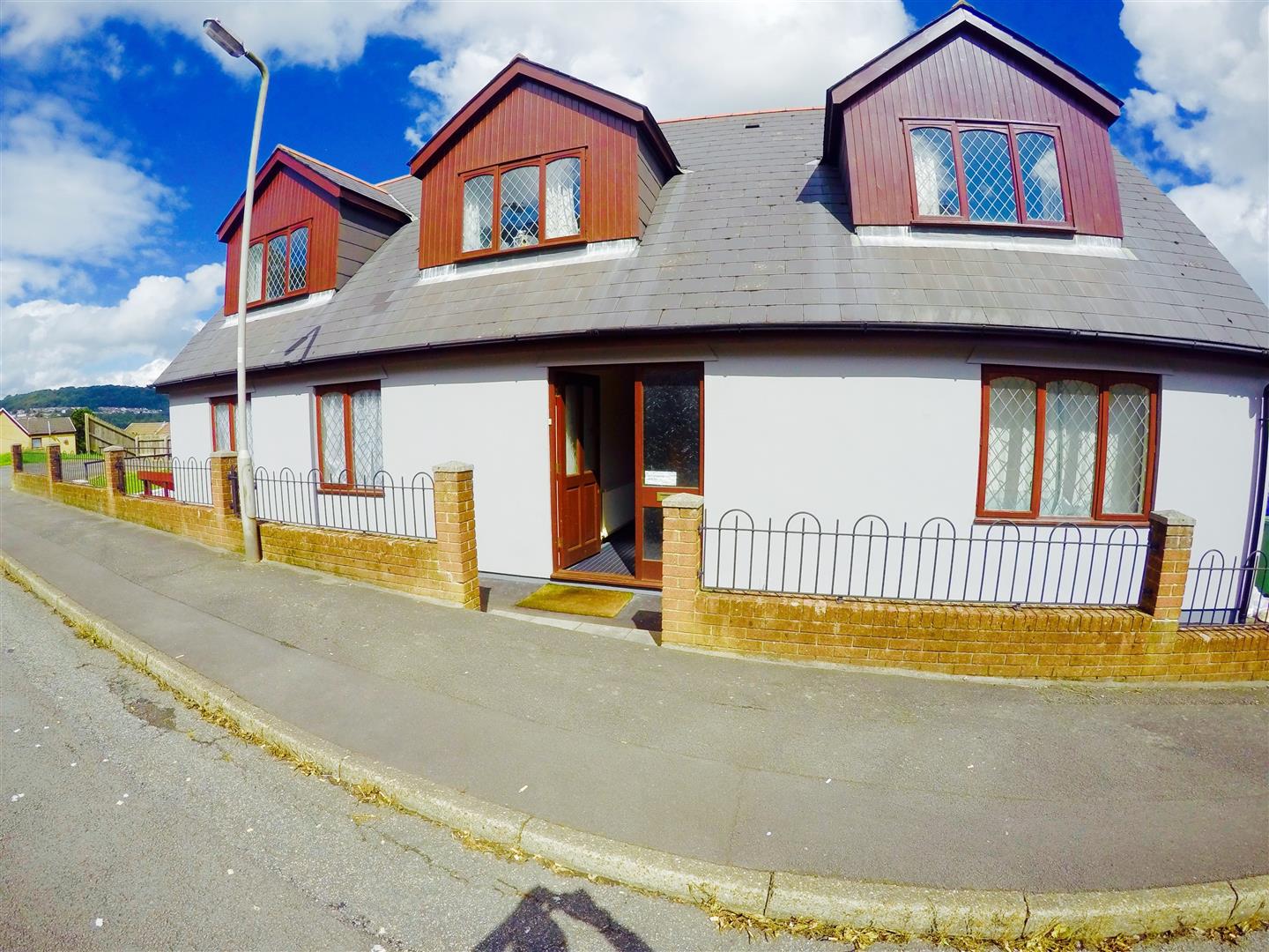 Flat St. Michael's Avenue in Pontypridd