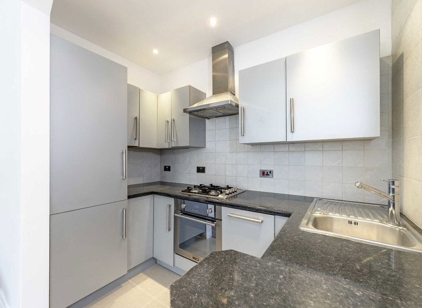 Flat Penywern Road in Greater London