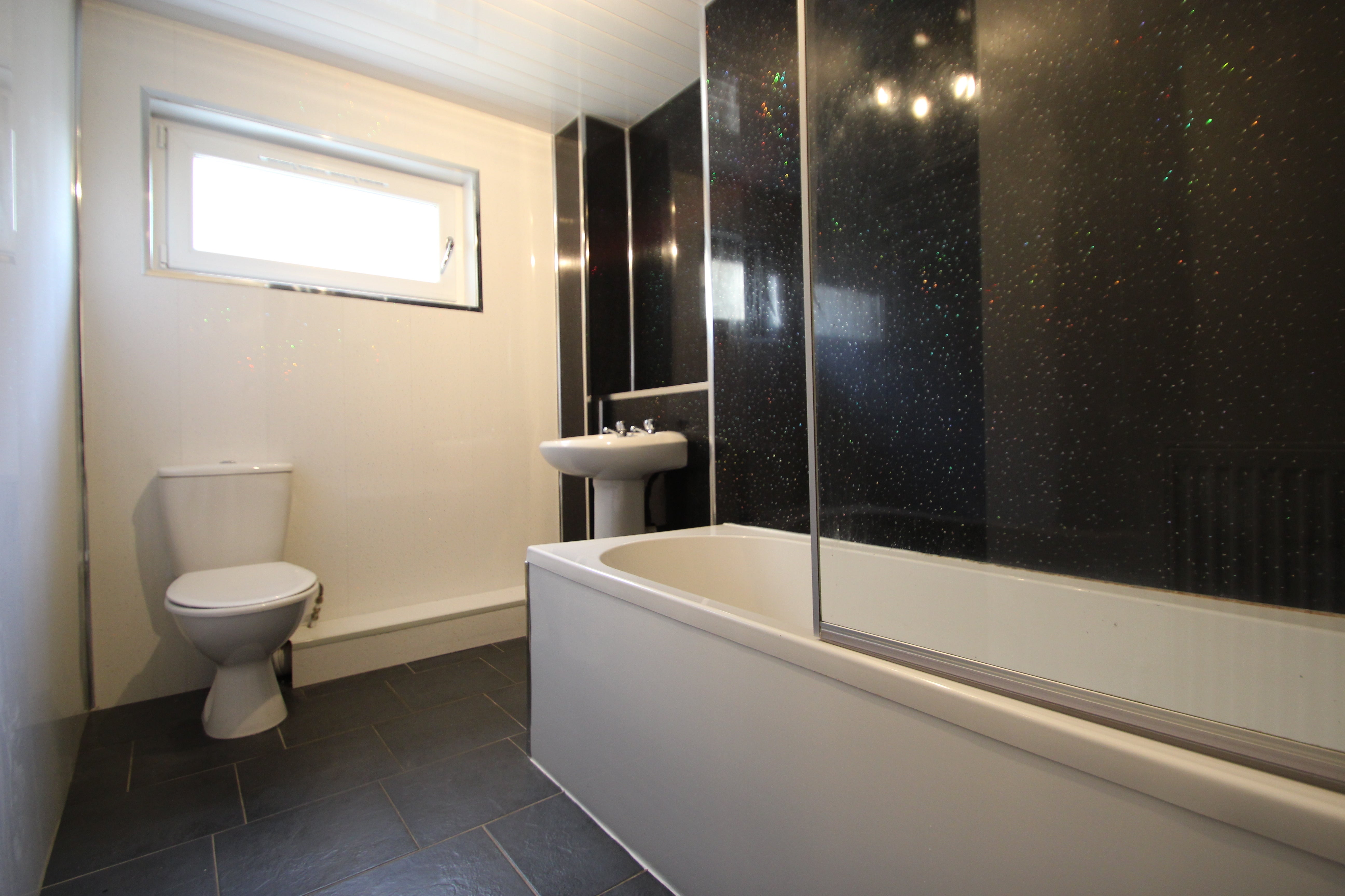 Flat Rowan Road in Cumbernauld