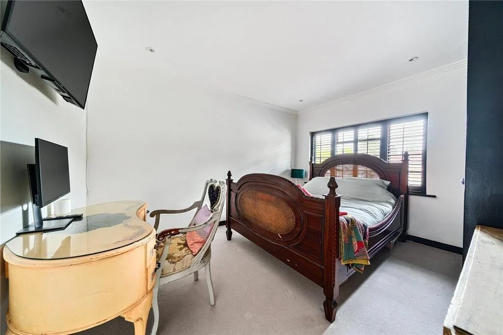 Flat Broomfield Park in Sunningdale