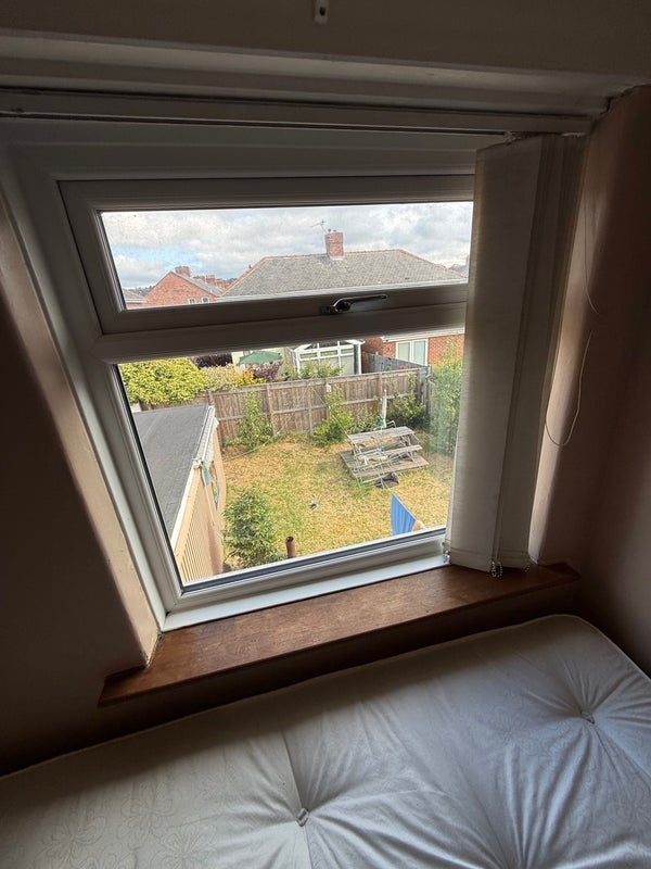 Room Lister Avenue in Whickham
