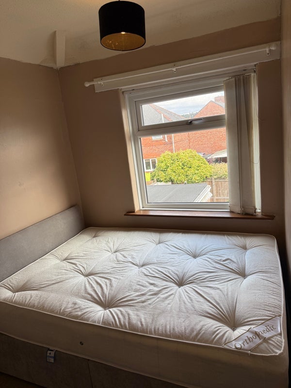 Room Lister Avenue in Whickham
