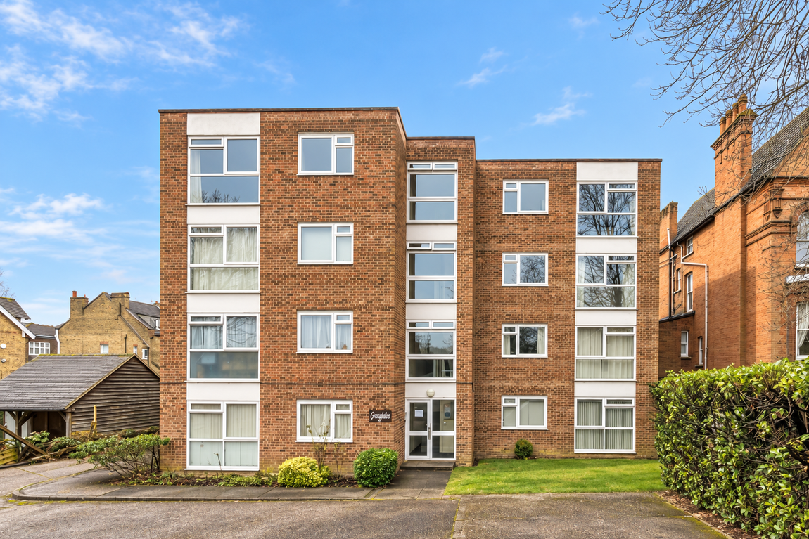 Flat Shortlands Road in Greater London