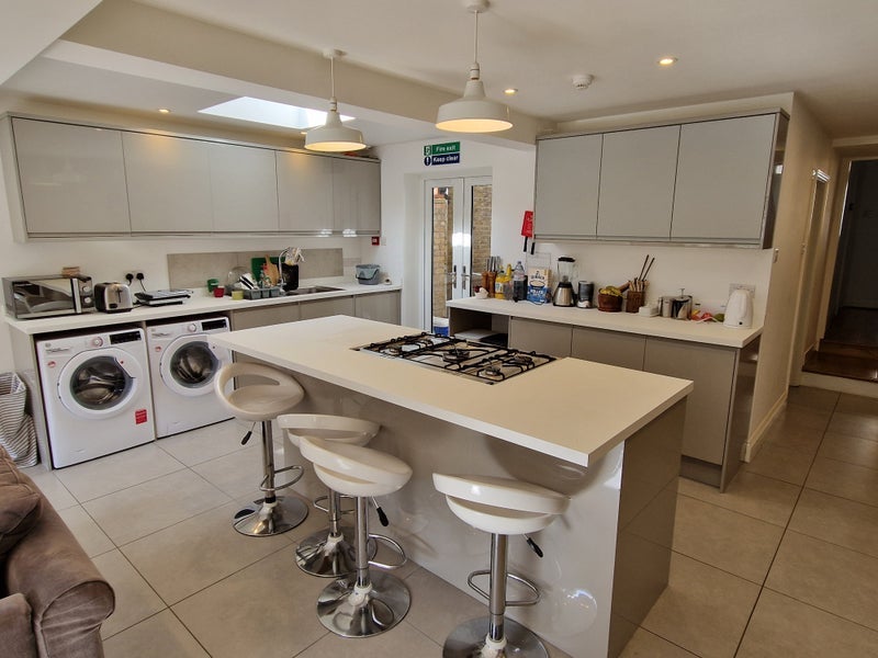 Room Dalberg Road in Greater London