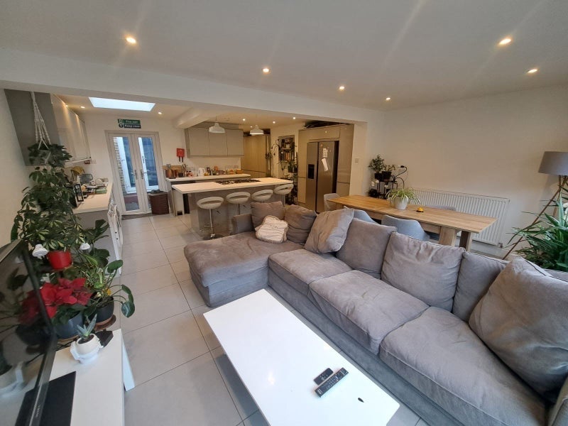 Room Dalberg Road in Greater London