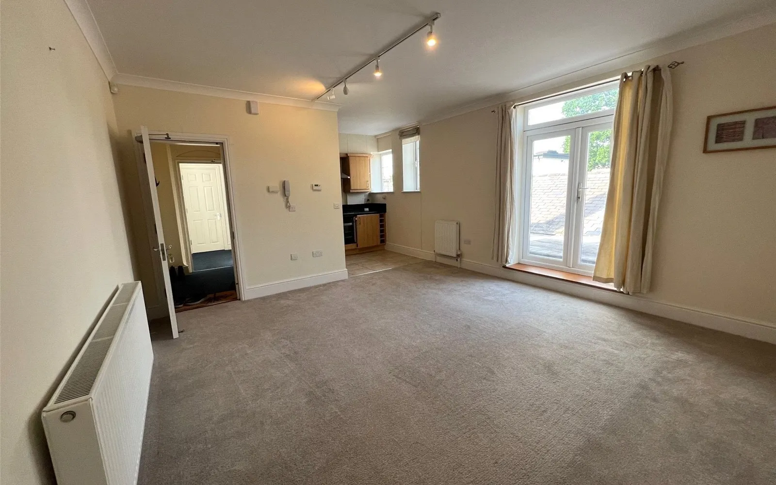 Flat South Road in Elmbridge