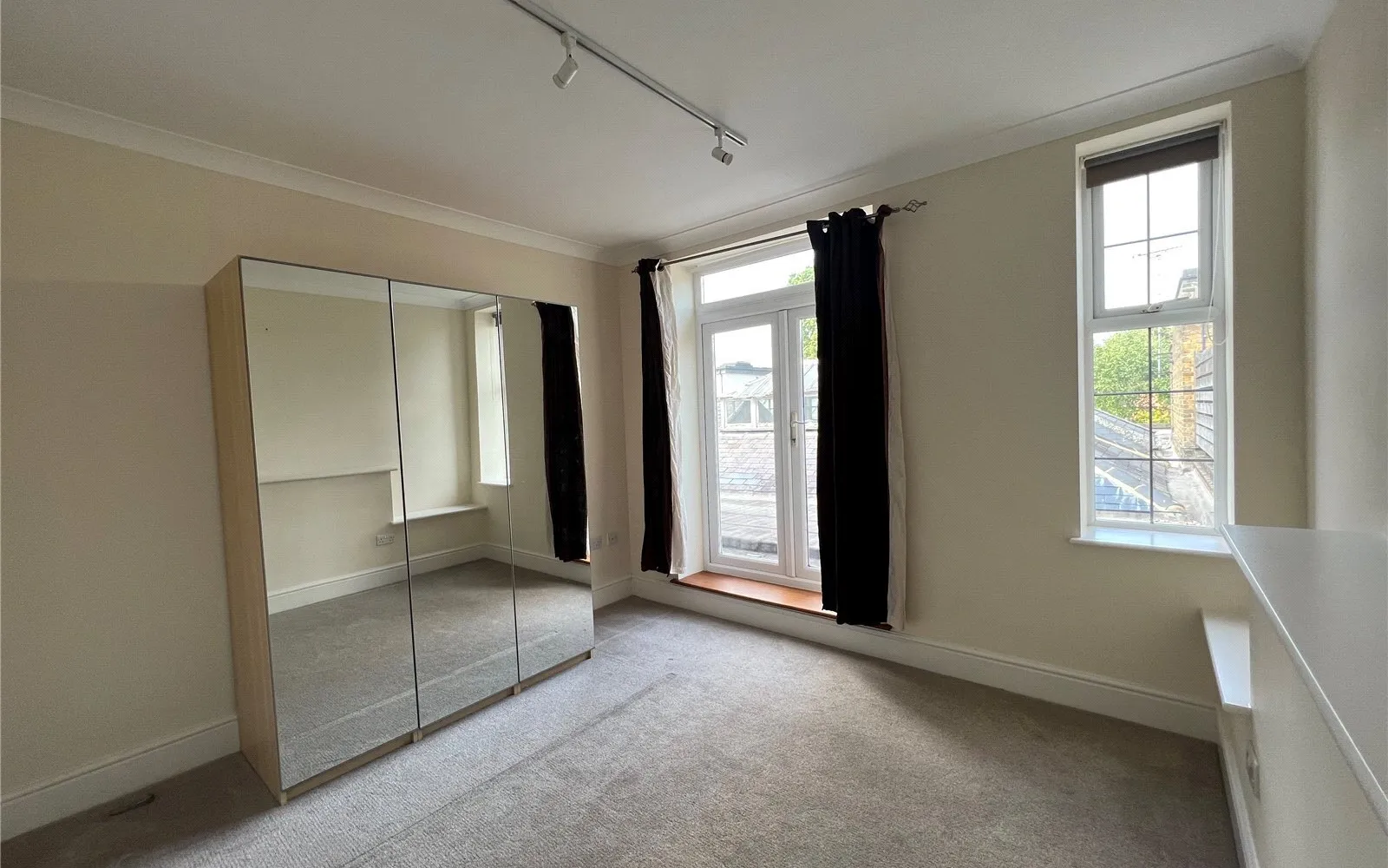 Flat South Road in Elmbridge