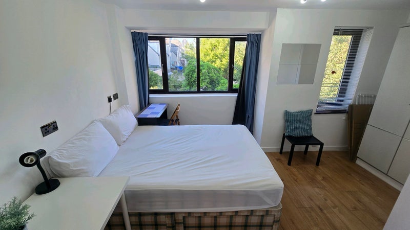 Room Pointers Close in Greater London