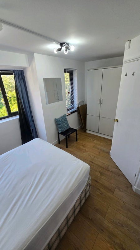 Room Pointers Close in Greater London
