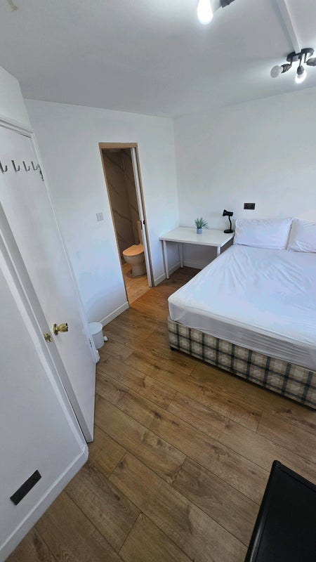 Room Pointers Close in Greater London