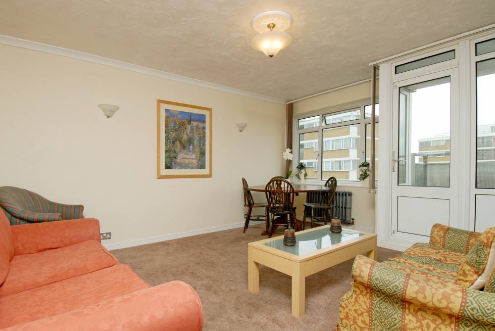 Flat Churchill Gardens Road in City of Westminster