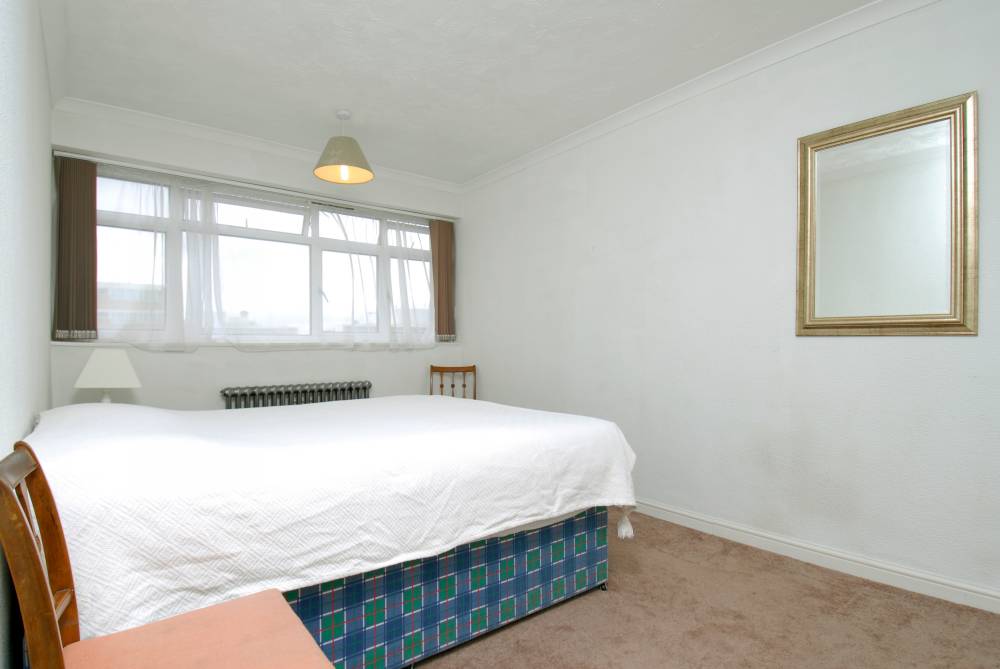 Flat Churchill Gardens Road in City of Westminster