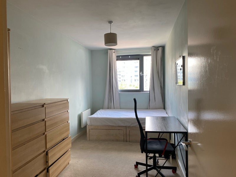 Room Warton Road in Greater London
