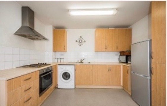 Room Warton Road in Greater London