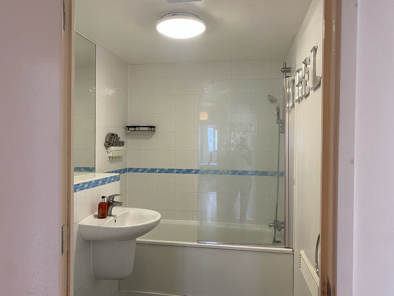 Room Warton Road in Greater London