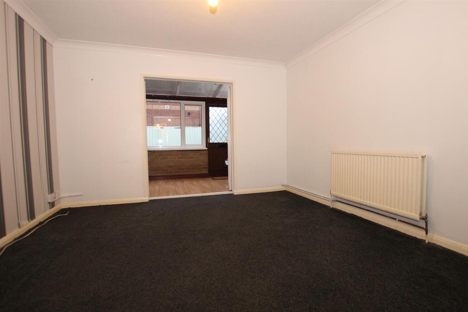 House Meadow View Close in Ryde