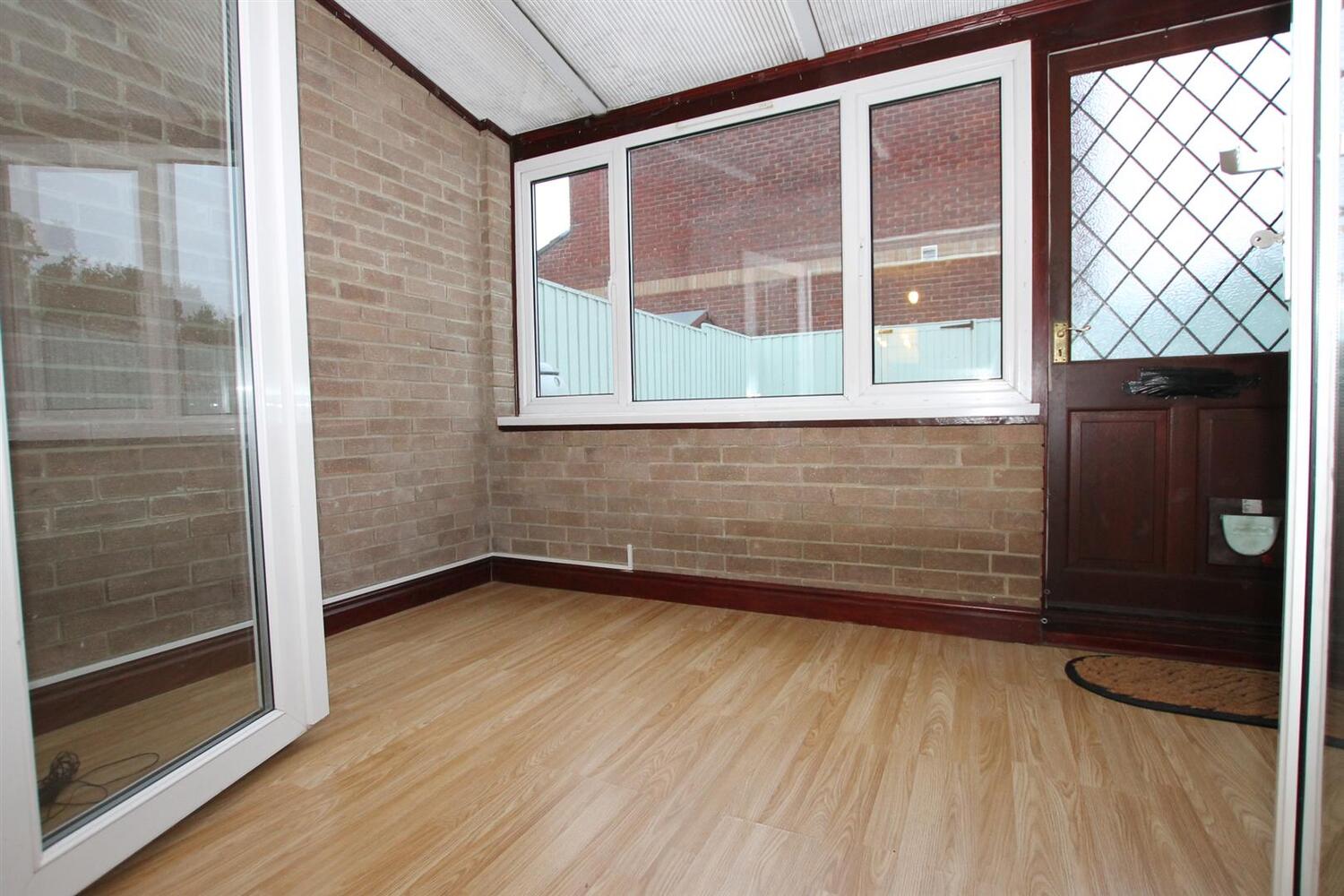 House Meadow View Close in Ryde