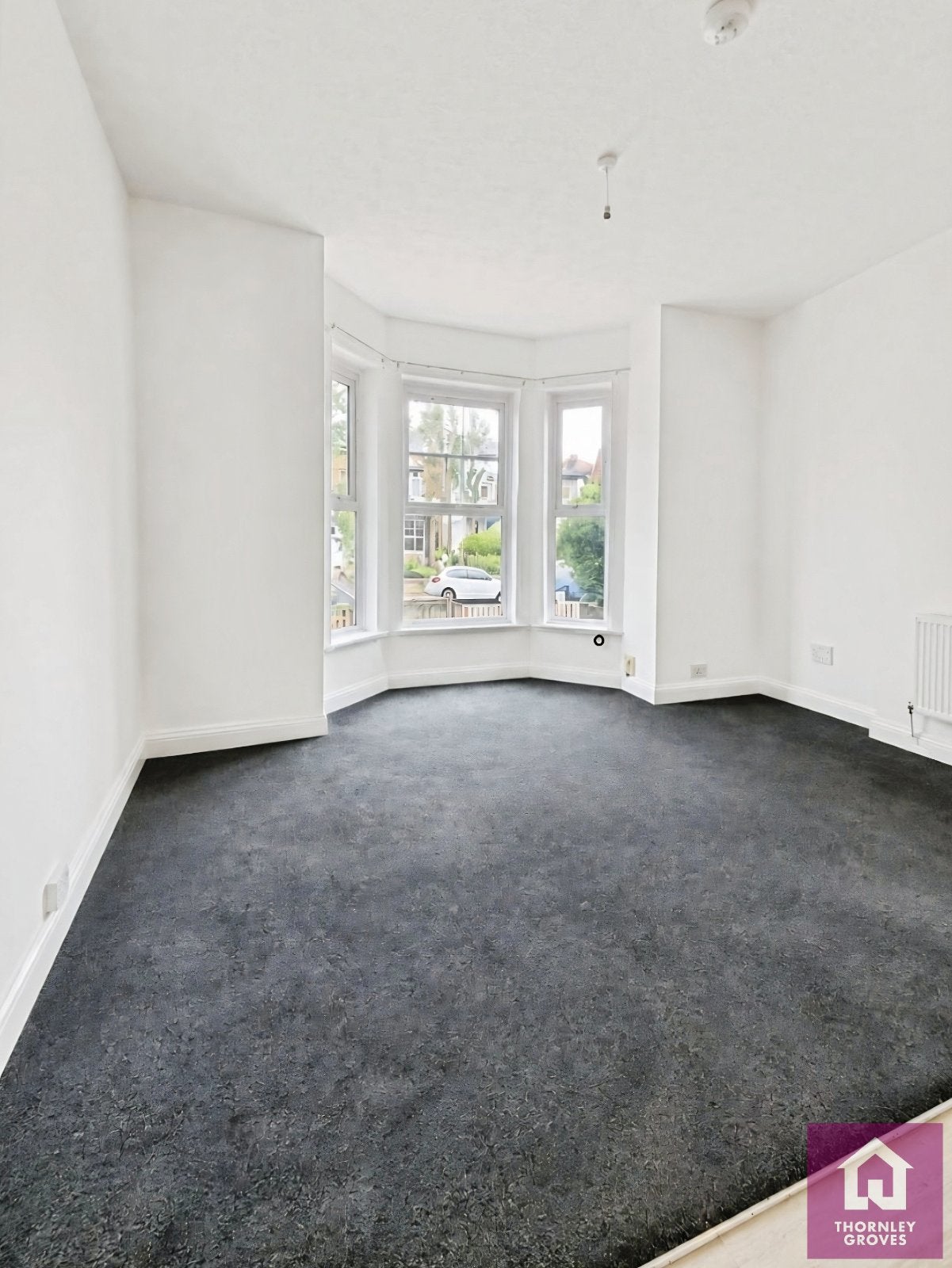Flat Belgrave Crescent in Manchester